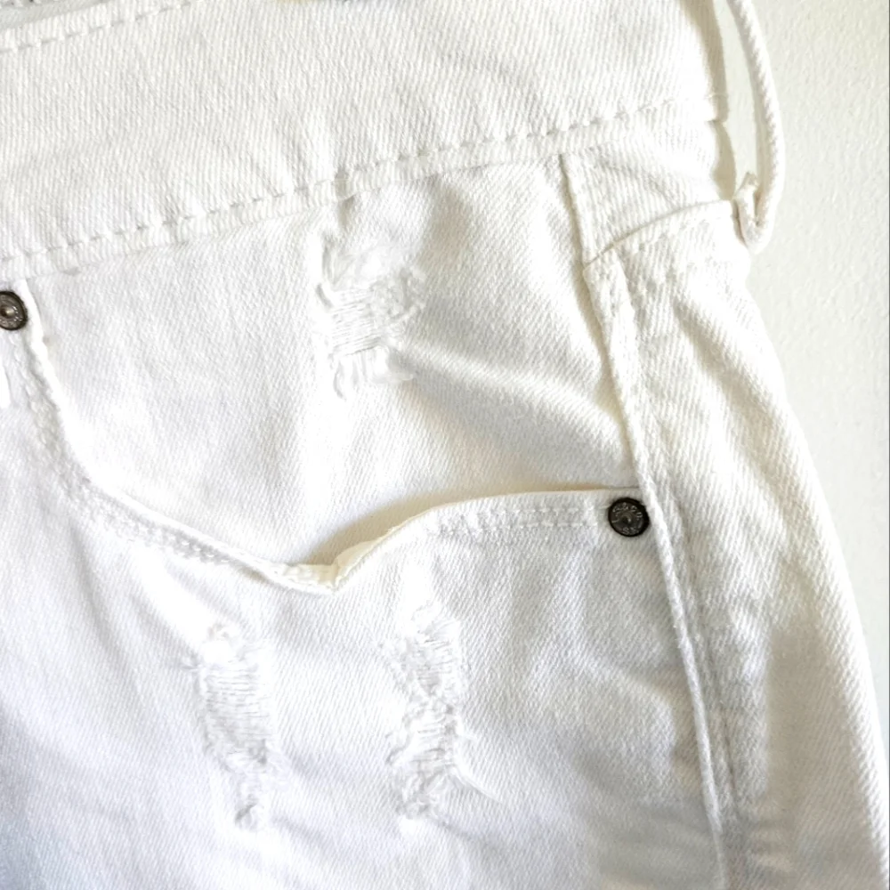 Denizen by Levi white jean shorts distressed
